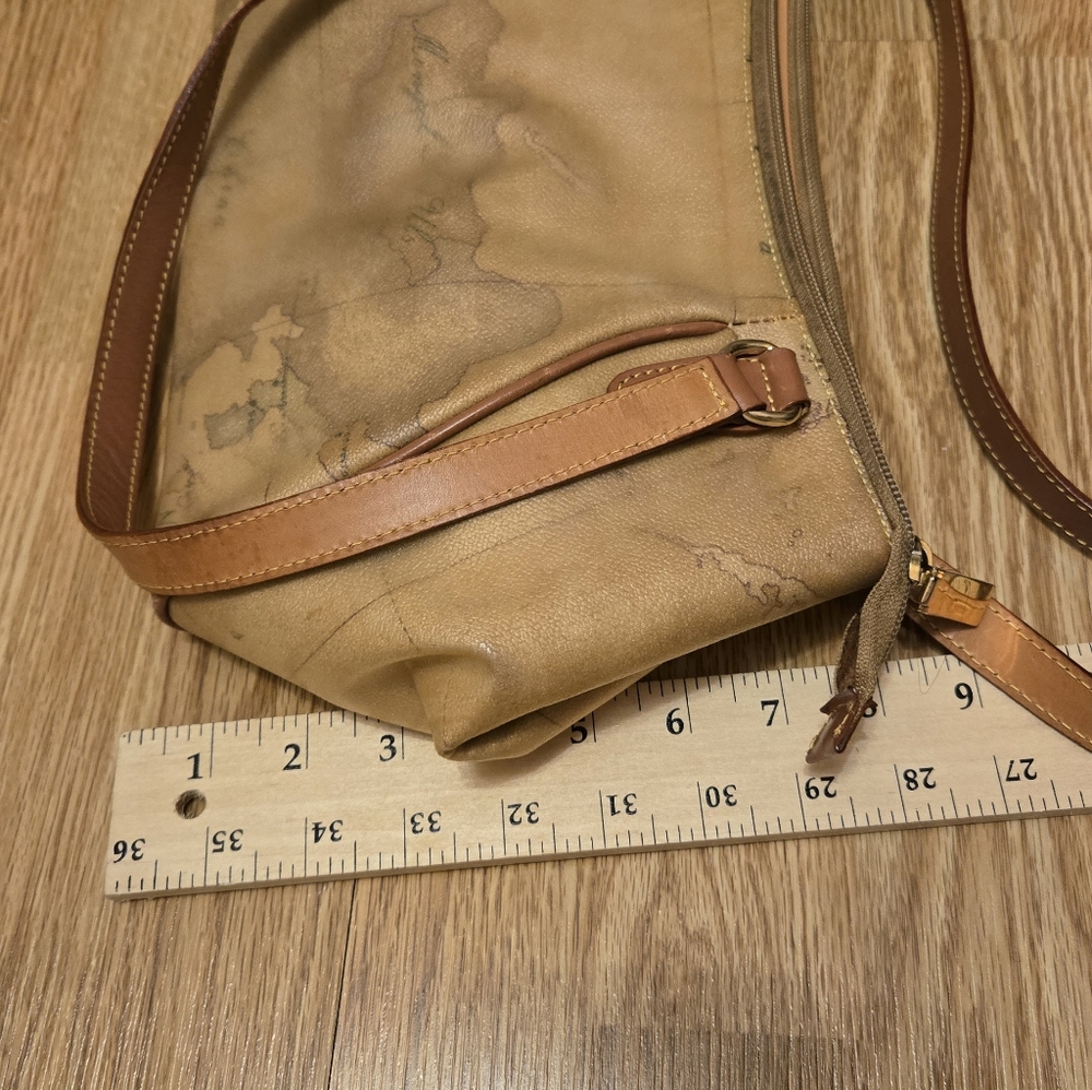 Classic Tan Men's Leather Shoulder Bag